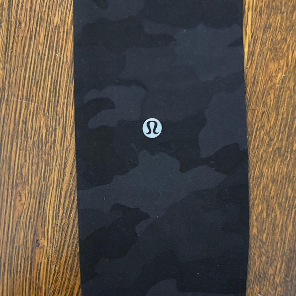 Lululemon - Picture 2 of 4